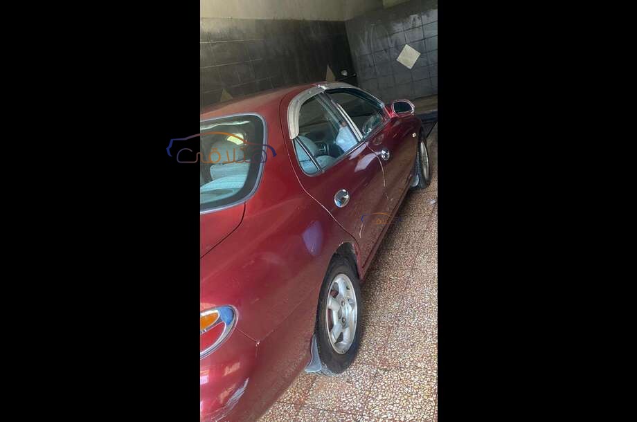 Avante Hyundai احمر غامق