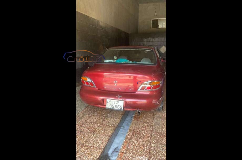 Avante Hyundai احمر غامق