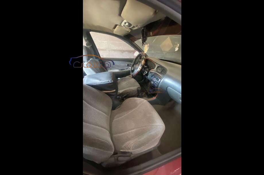 Avante Hyundai احمر غامق