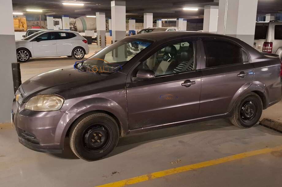 Aveo Chevrolet فضي