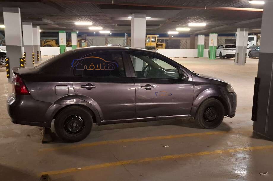 Aveo Chevrolet فضي