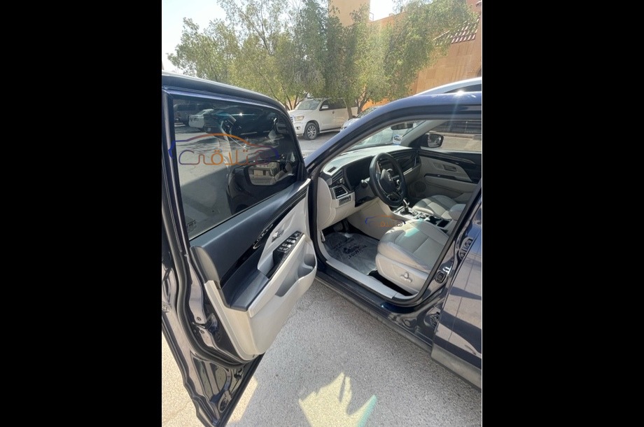 Korando Ssang Yong الأزرق الداكن