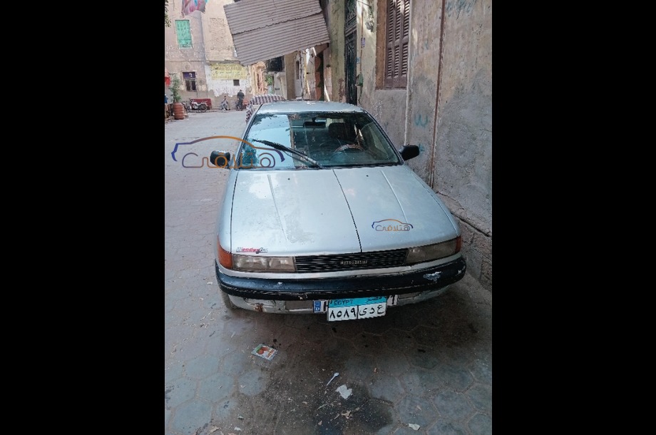 Lancer Mitsubishi فضي