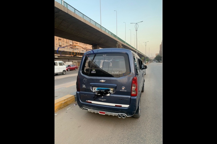N300 Chevrolet الأزرق الداكن