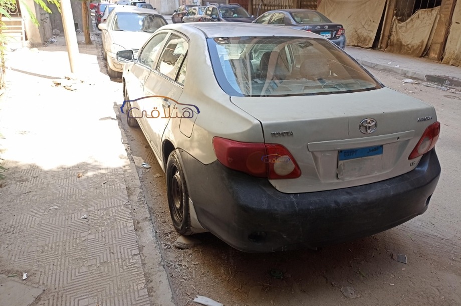 Corolla Toyota فضي