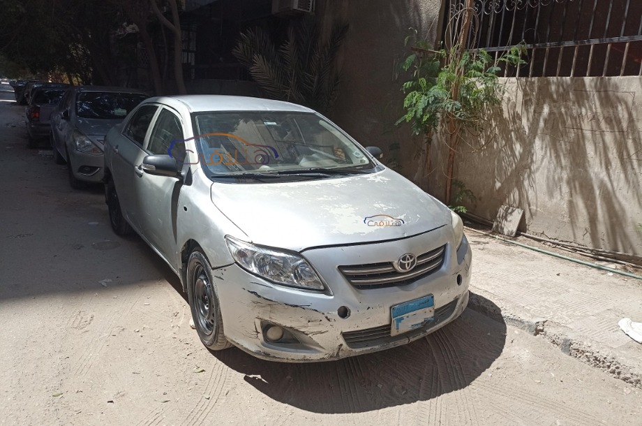 Corolla Toyota فضي