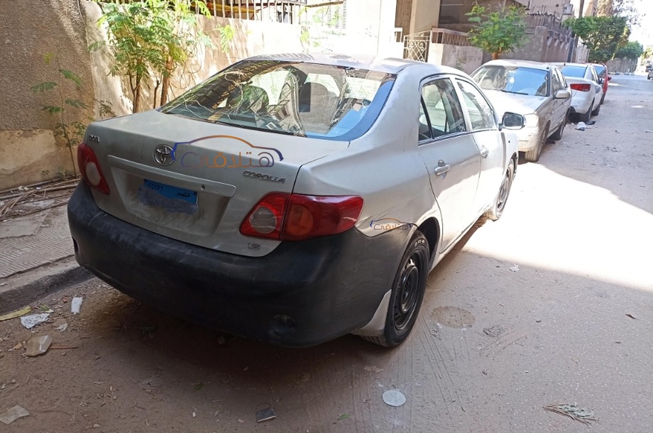 Corolla Toyota فضي