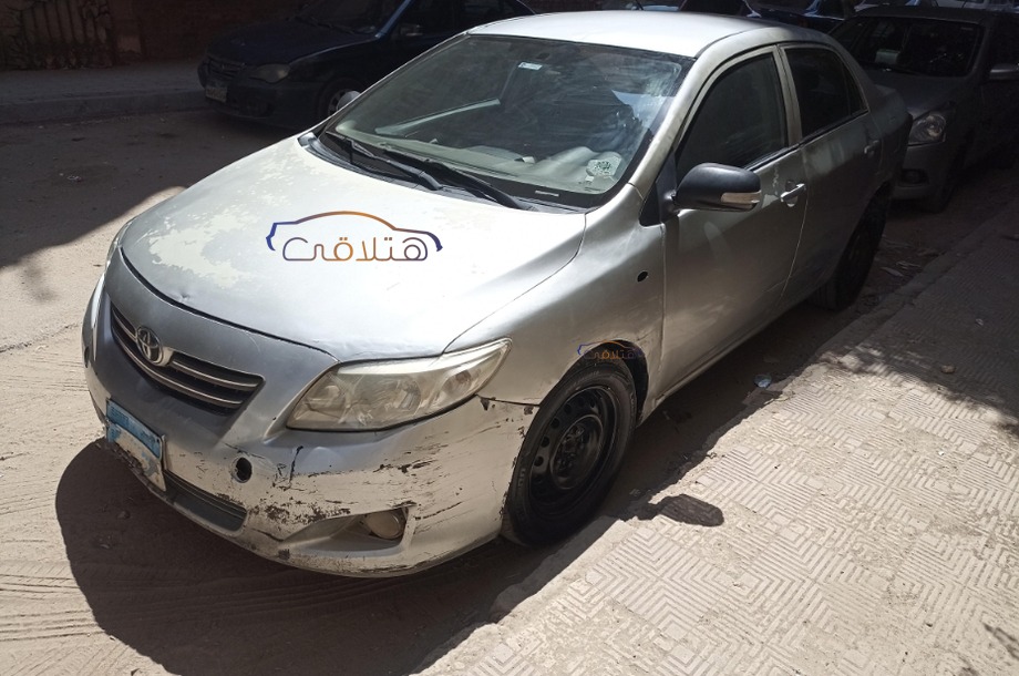 Corolla Toyota فضي
