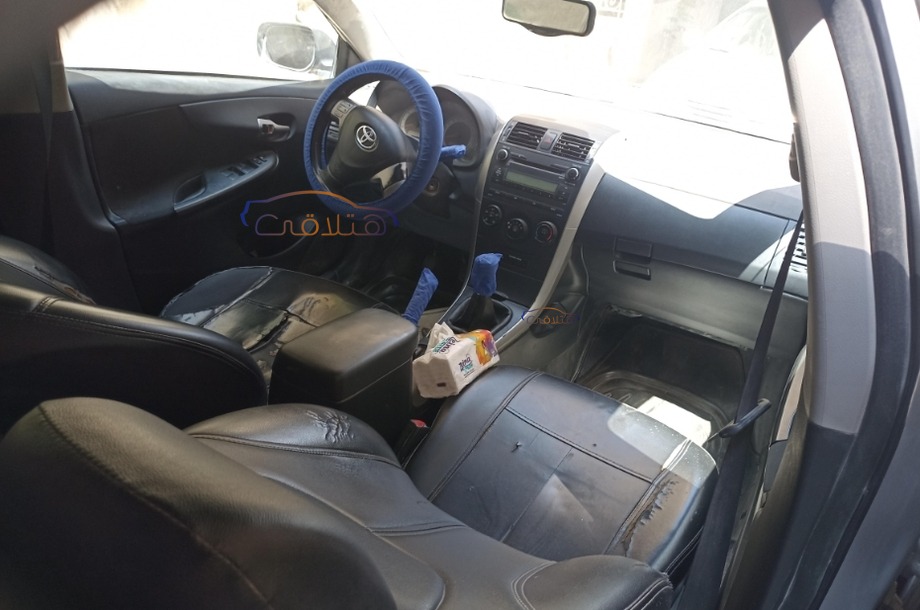 Corolla Toyota فضي