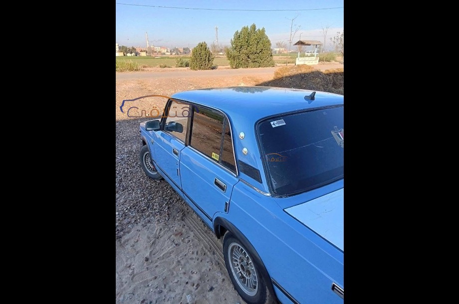 2105 Lada أزرق