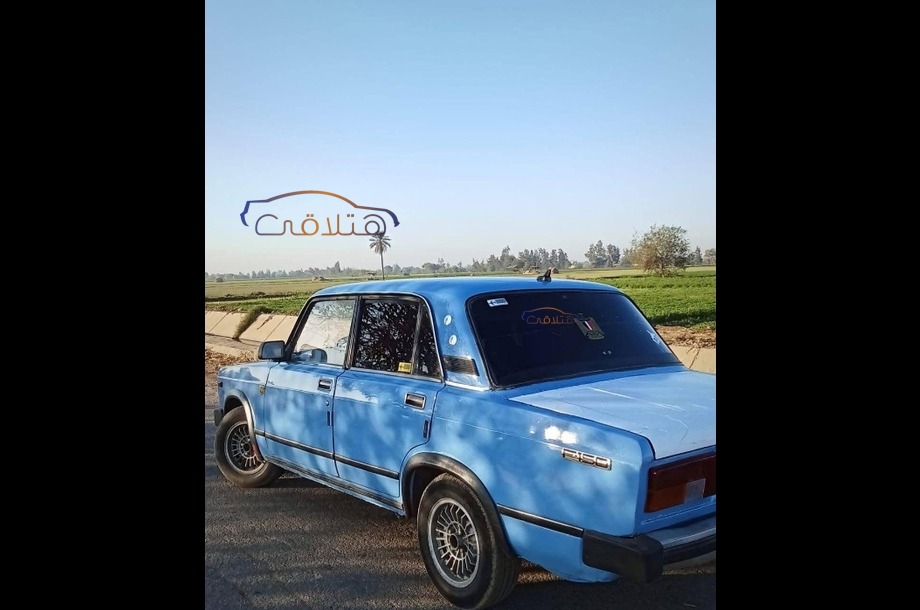 2105 Lada أزرق