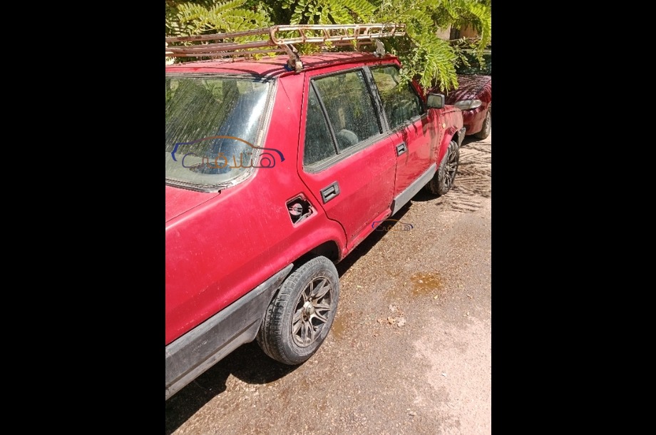 Regata Fiat احمر