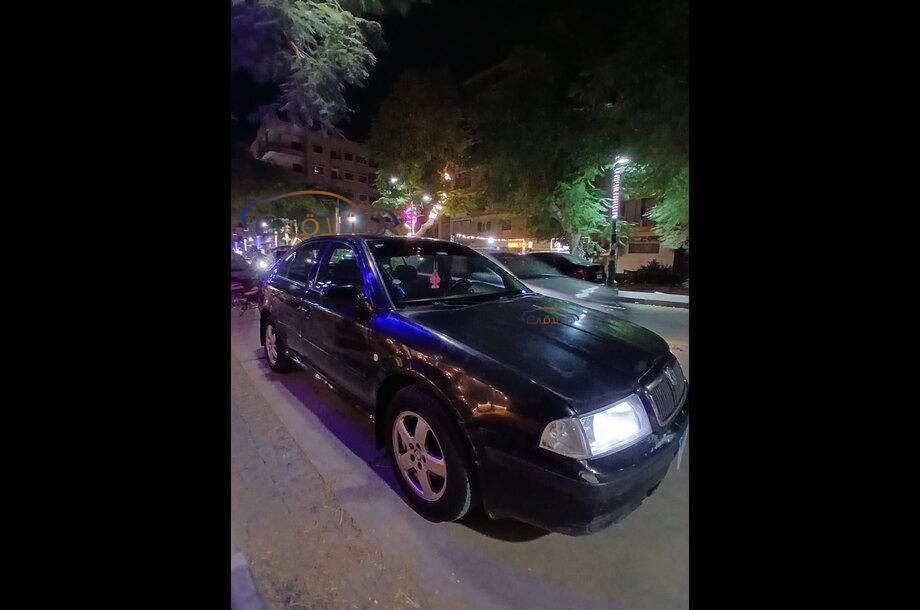 Octavia A4 Skoda أسود