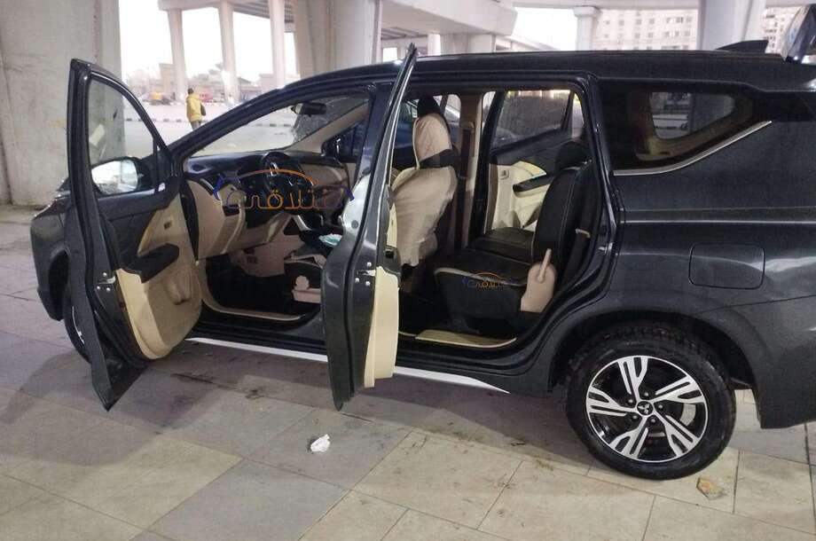 Xpander Mitsubishi أسود