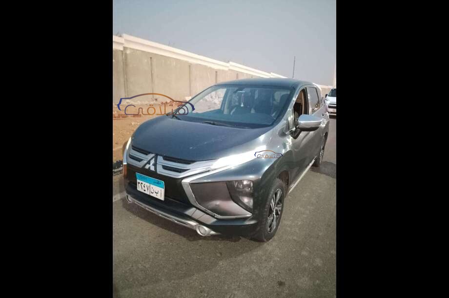 Xpander Mitsubishi أسود