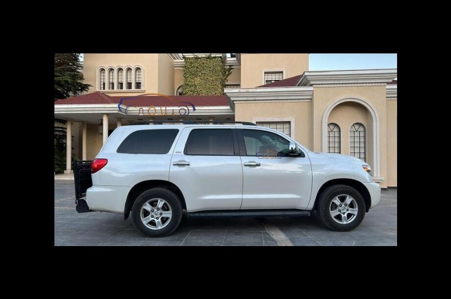 Sequoia Toyota أبيض