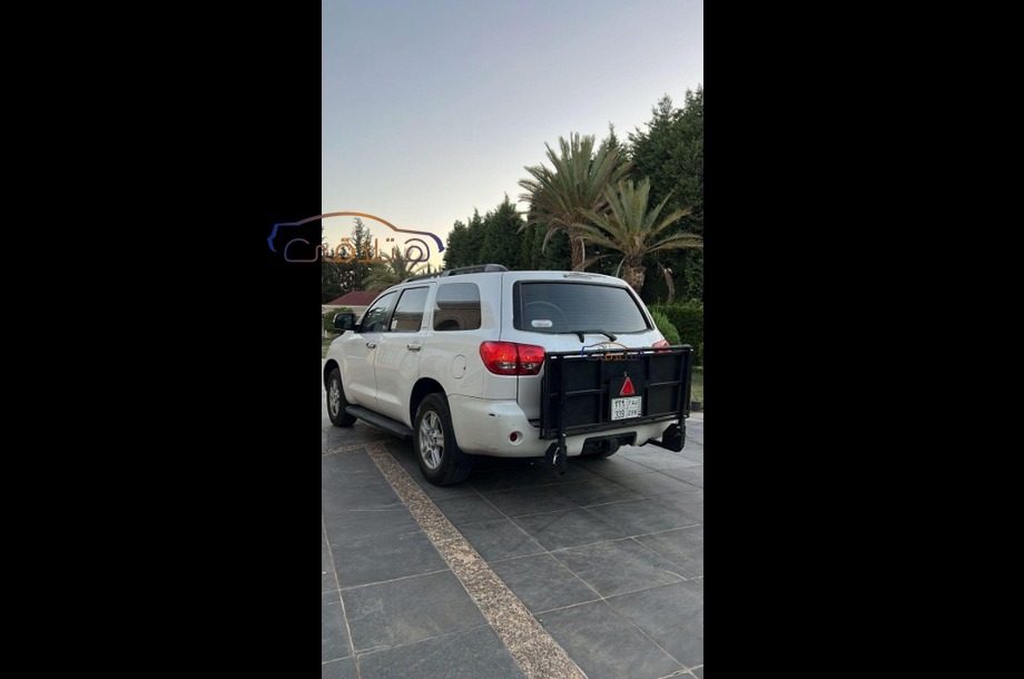Sequoia Toyota أبيض
