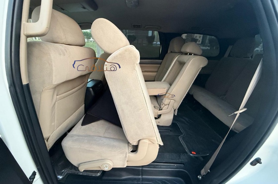 Sequoia Toyota أبيض