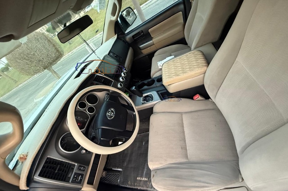 Sequoia Toyota أبيض