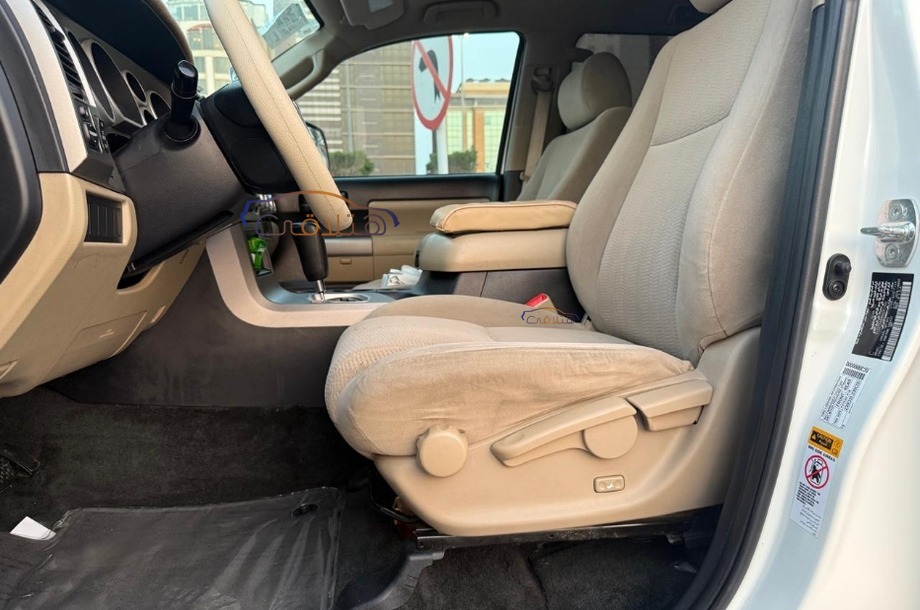 Sequoia Toyota أبيض