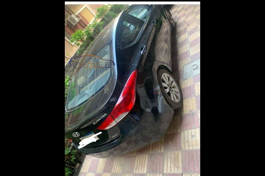Elantra MD Hyundai أسود