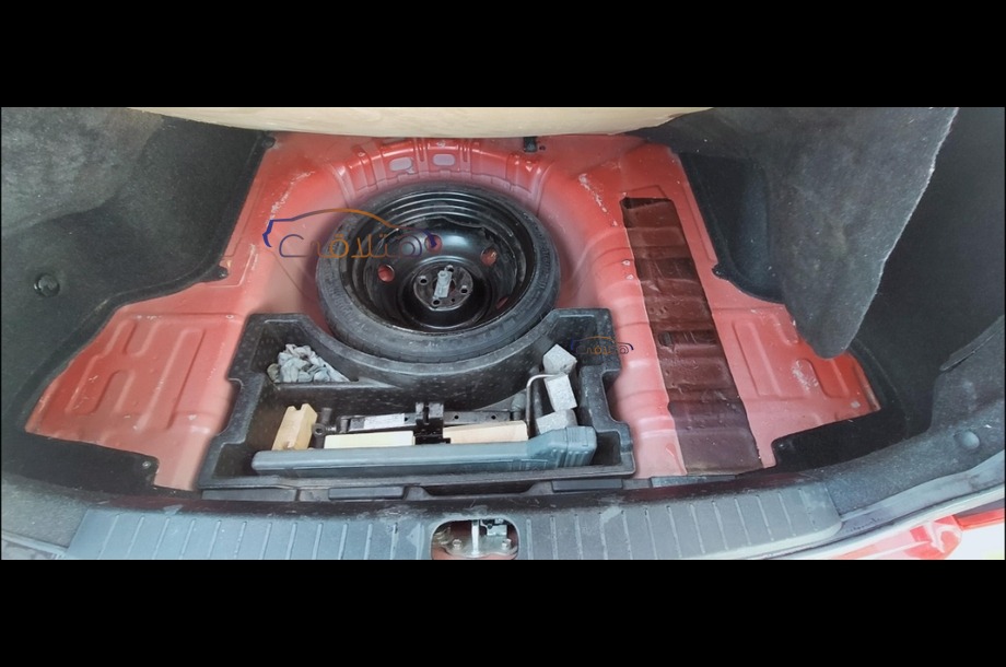 Verna Hyundai احمر