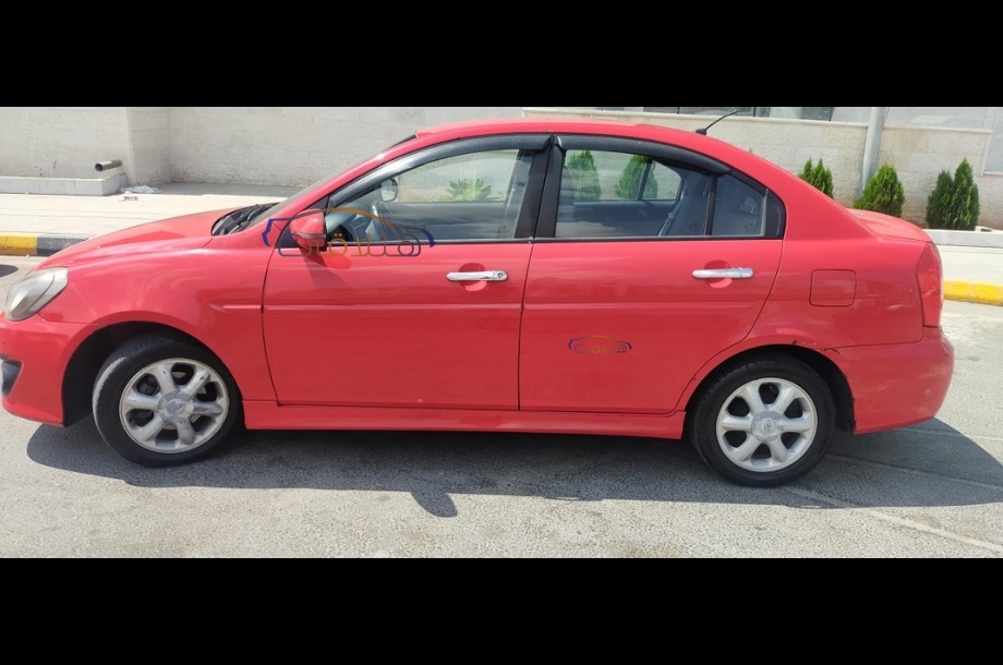Verna Hyundai احمر