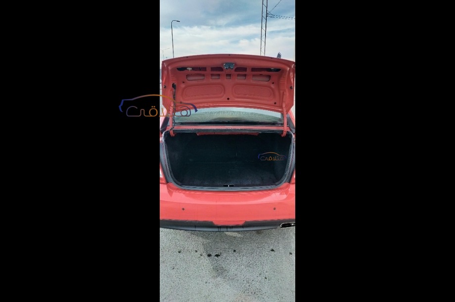 Verna Hyundai احمر