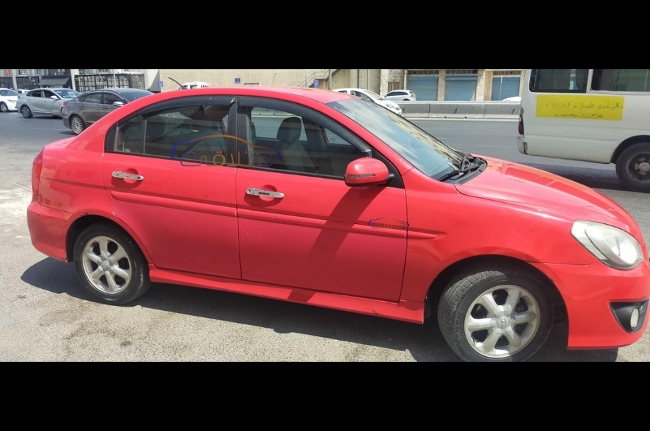 Verna Hyundai احمر