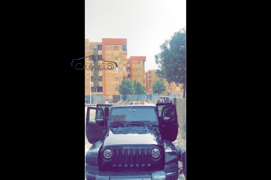 Wrangler Jeep أسود
