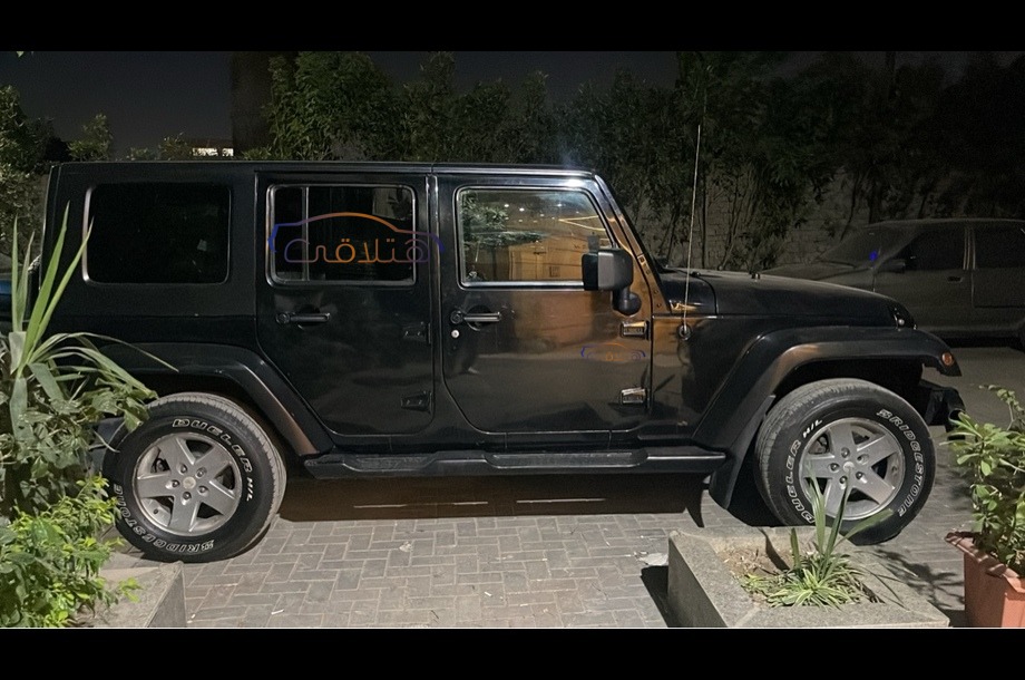 Wrangler Jeep أسود