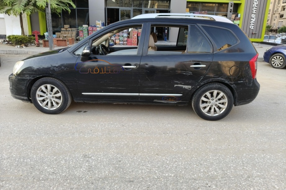 Carens Kia أسود