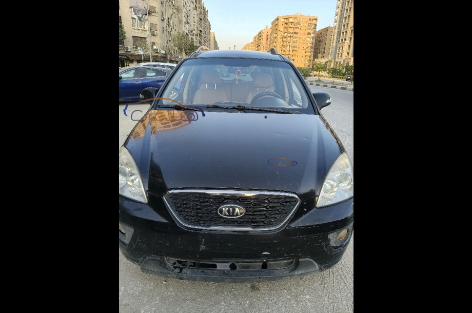 Carens Kia أسود