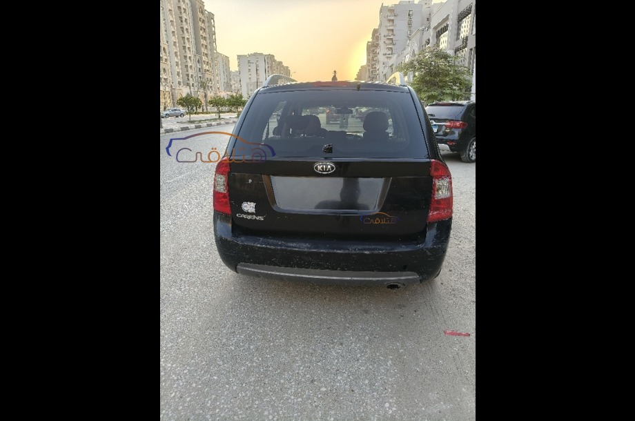 Carens Kia أسود