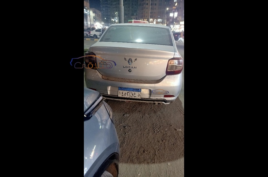 Logan Renault فضي