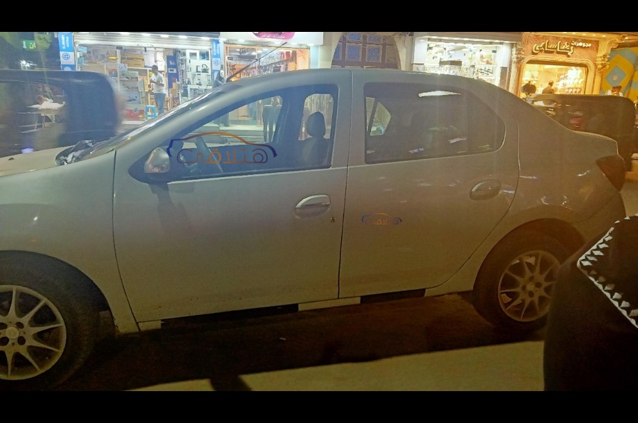 Logan Renault فضي