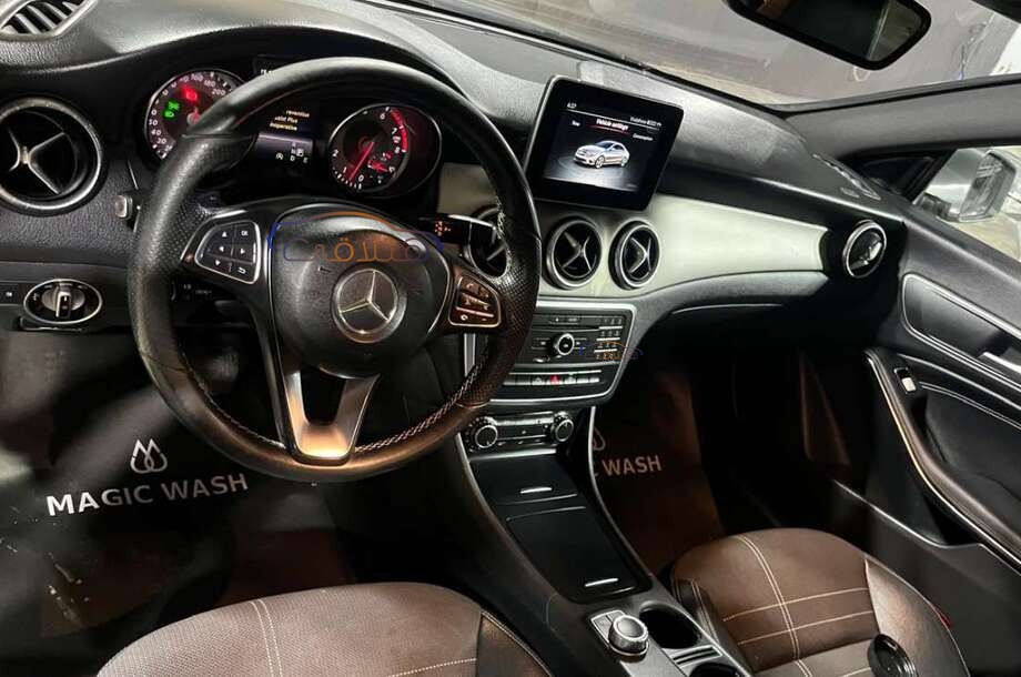 CLA 180 Mercedes Silver