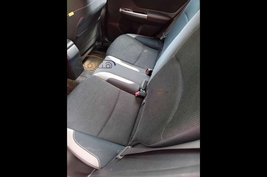 XV Subaru الأزرق الداكن