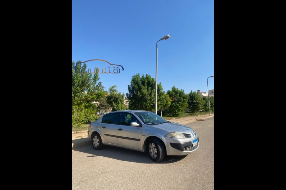 Megane Renault فضي
