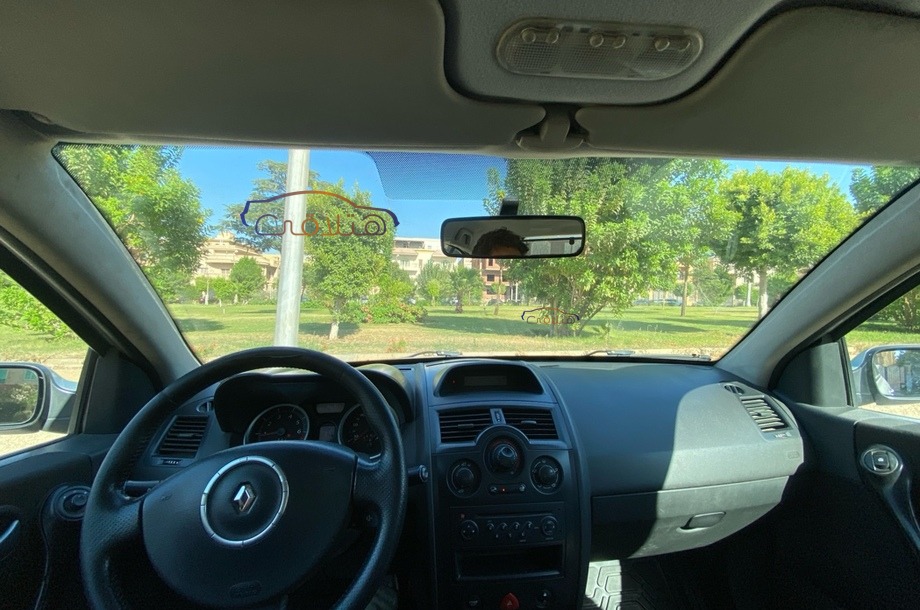 Megane Renault فضي