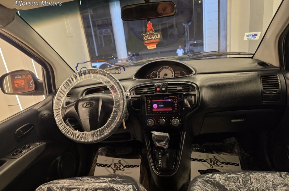 Matrix Hyundai احمر غامق