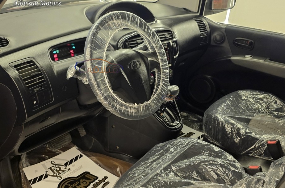 Matrix Hyundai احمر غامق