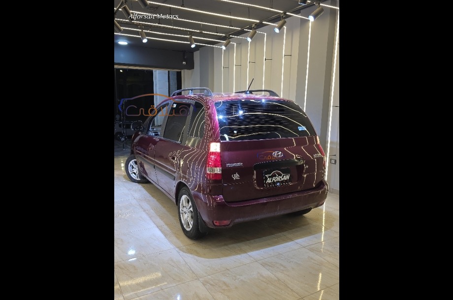 Matrix Hyundai احمر غامق