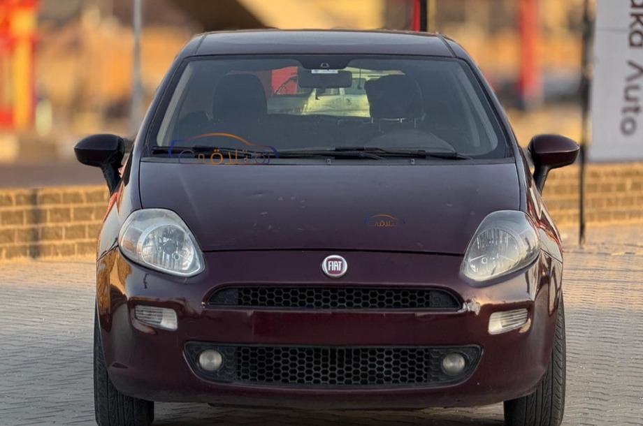 Grand Punto Fiat Dark red