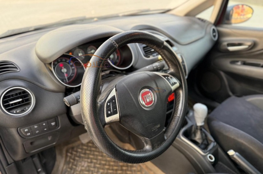 Grand Punto Fiat Dark red