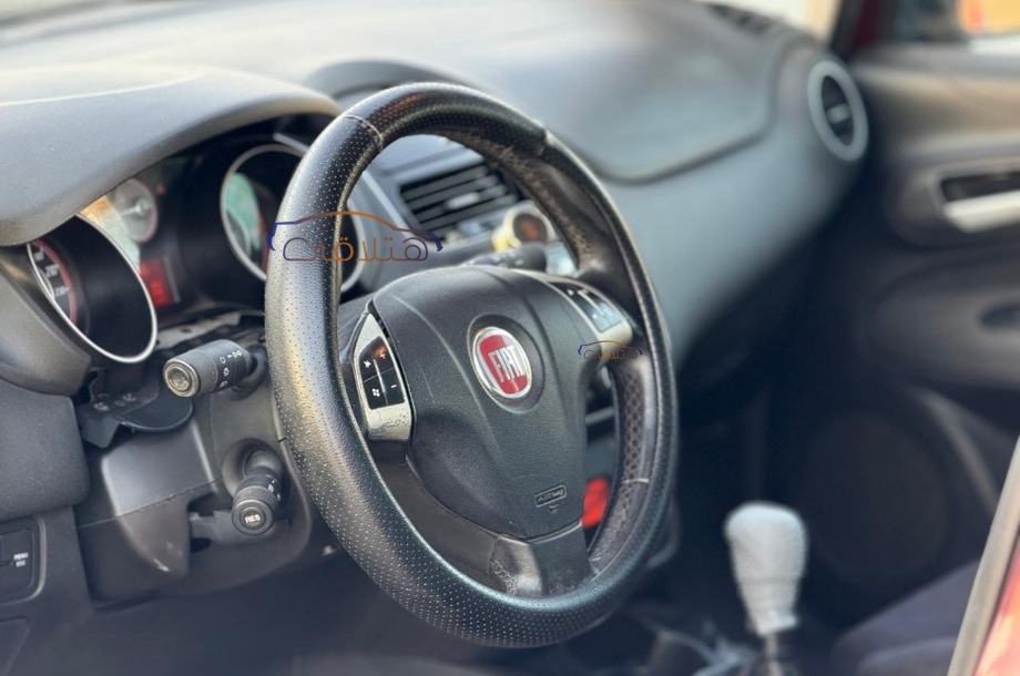 Grand Punto Fiat Dark red