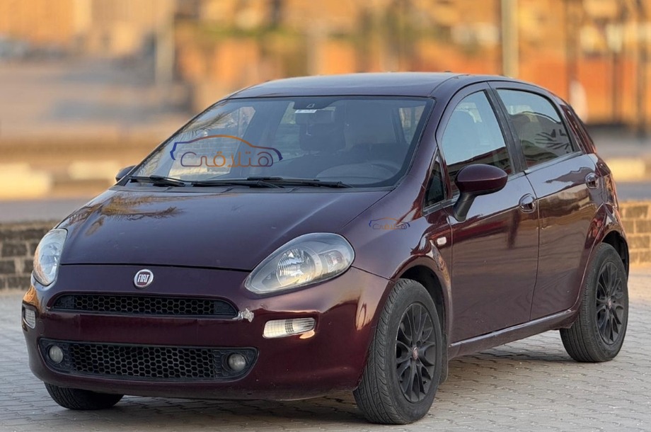 Grand Punto Fiat Dark red