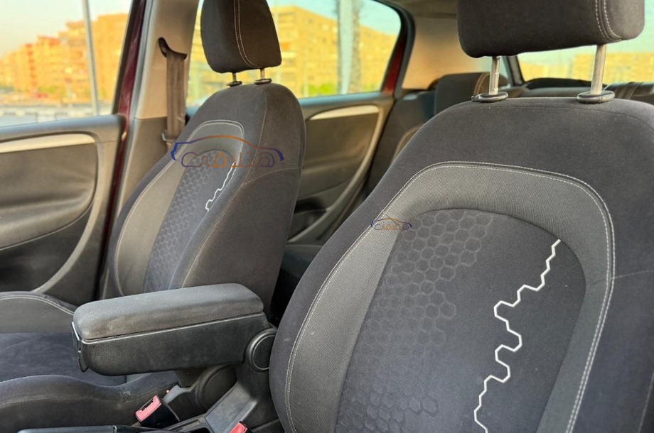 Grand Punto Fiat Dark red