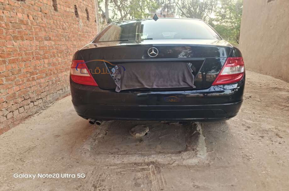 C 180 Mercedes أسود