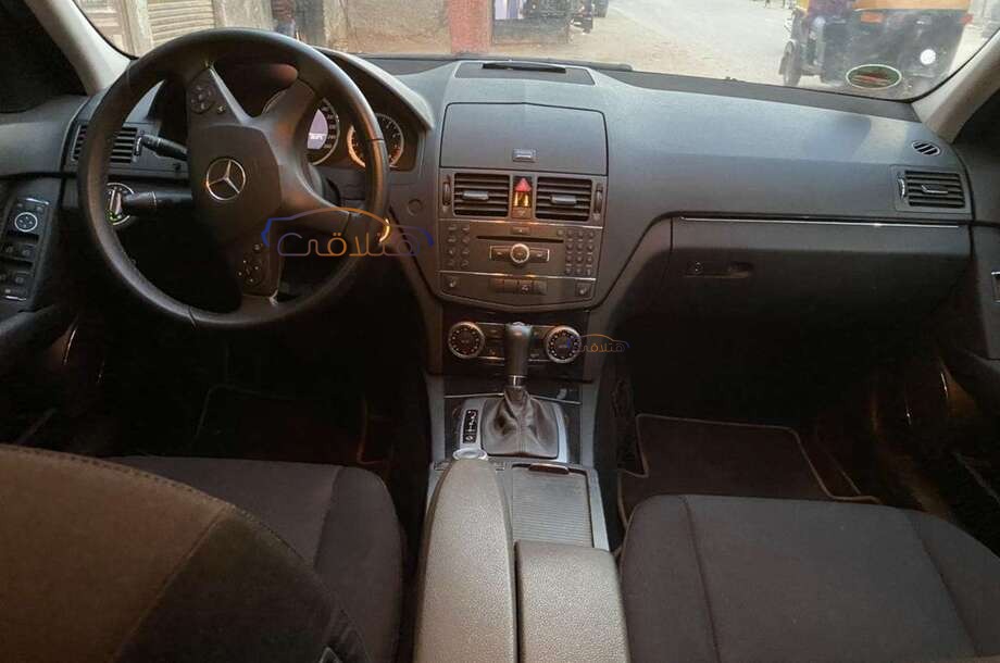 C 180 Mercedes أسود